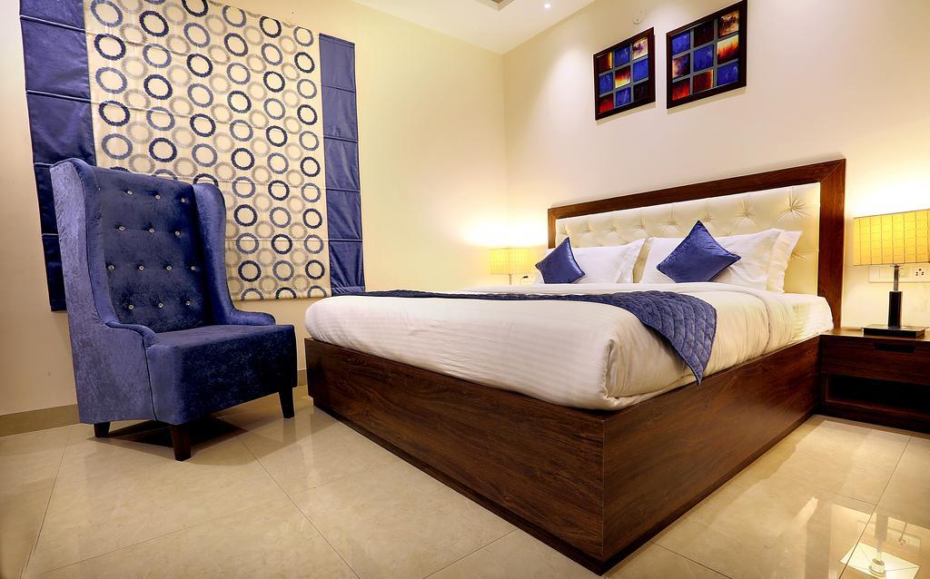 Hotel Rk Grande Ludhiana Zimmer foto